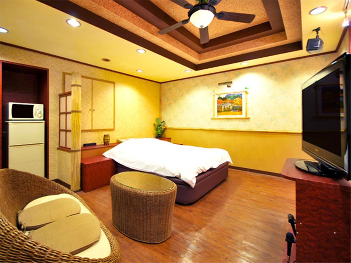 Hotel Joy (Adults Only) كوماكي المظهر الخارجي الصورة